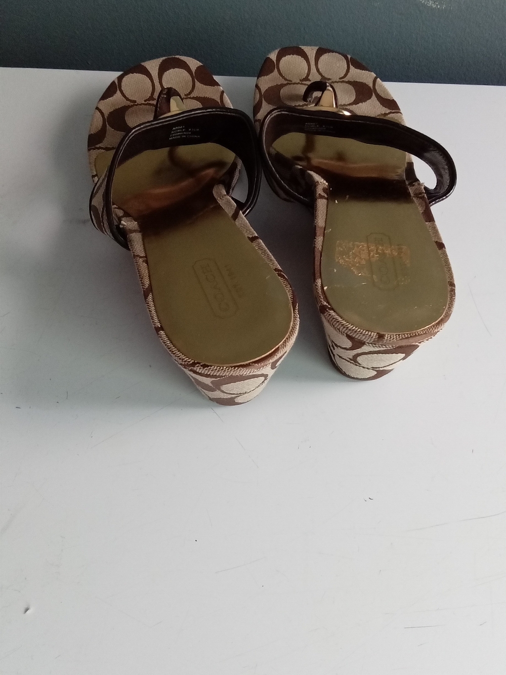 Coach Signature Jacquard Turnlock Wedge Sandals Brown Tan Gold A0567 Womens 8.5B - Picture 4 of 6